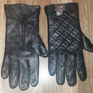 MICHAEL KORS Black quilted leather gloves